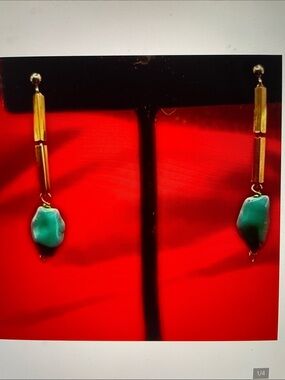 18k gold and Turquoise Earrings. 33g